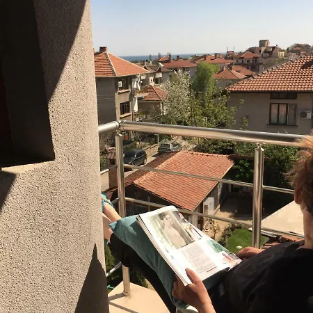 Niya צ'רנומורץ
